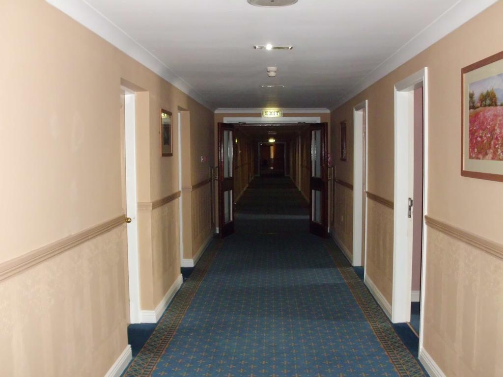Tralee Central Hotel Bagian luar foto