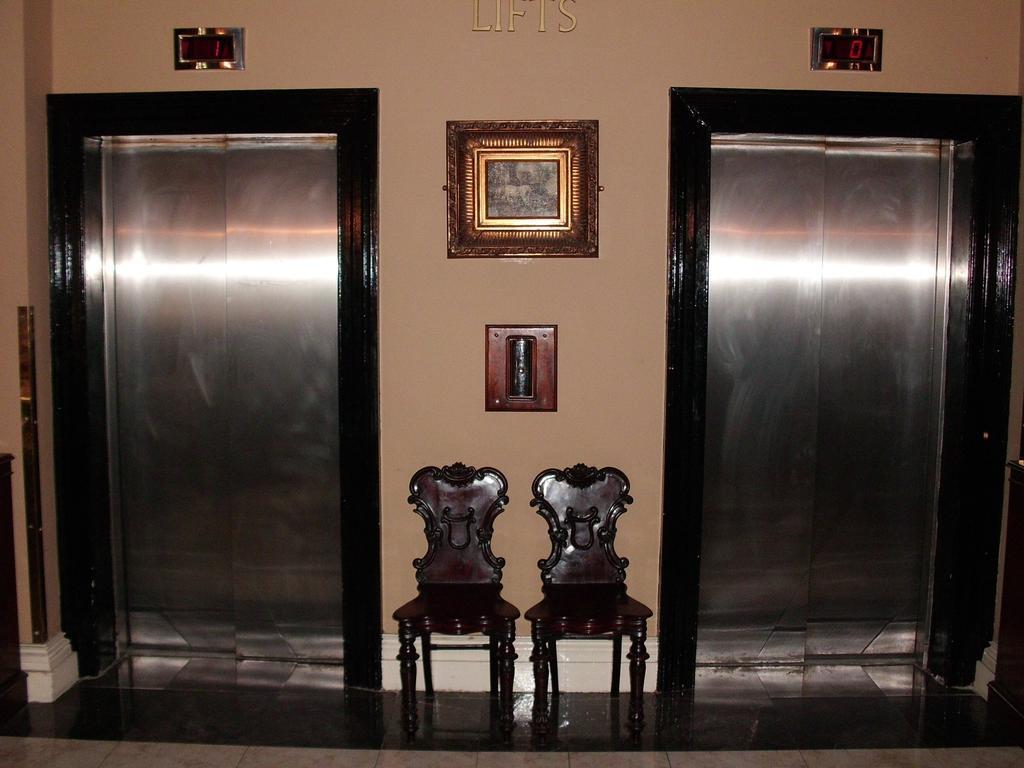 Tralee Central Hotel Bagian luar foto
